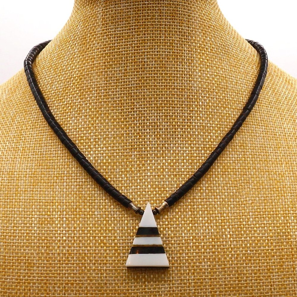 Vintage Modernist Santo Domingo Style Black & White Arrow & Shell Choker 17"
